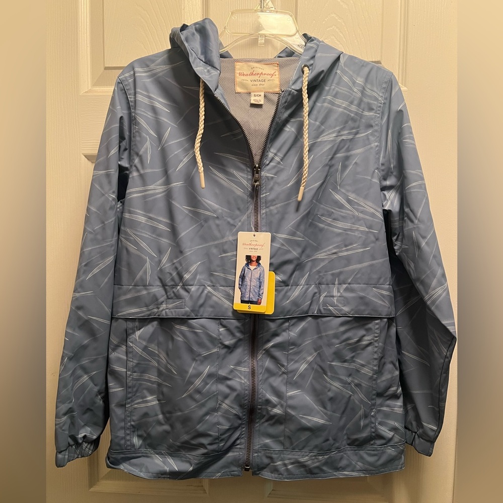 Weatherproof lightweight rain jacket